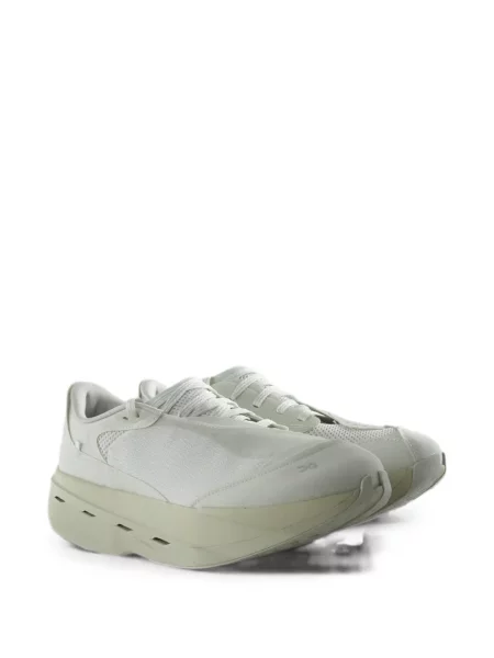 Sneakerși On plasă alb