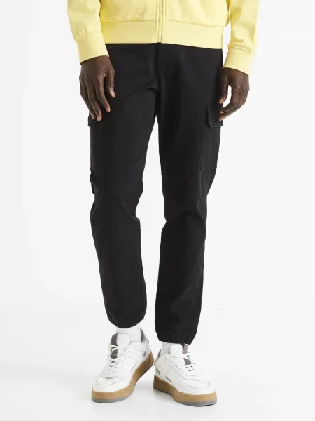 Pantaloni Celio casual negru