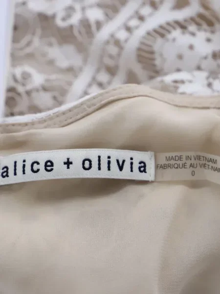 Kombinezon Alice + Olivia bez rukava s čipkom