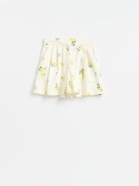 Reserved Pantaloni scurți din cu model multicolor