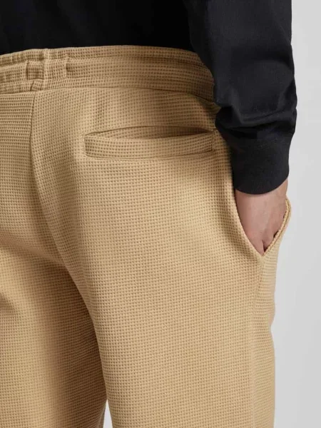 Szorty z dzianiny dresowej o kroju regular fit z fakturowanym wzorem model ‘CASPER’ Blend beżowe