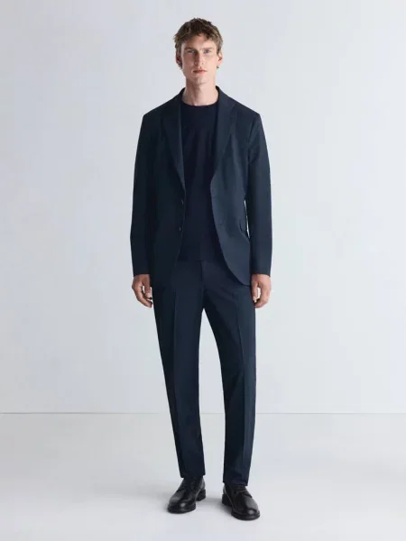Termoregulacyjne spodnie garniturowe slim fit Mężczyzna 48 MANGO MAN niebieski