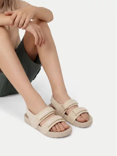 Reebok Сандали бежов