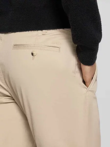 Chinosy o kroju slim fit z z tyłu Mcneal