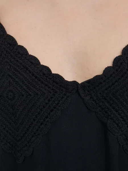 Odgovarati midi haljina Sisley iznad koljena crna