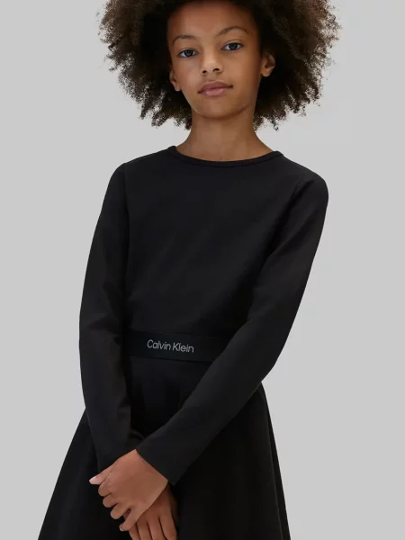 Calvin Klein Jeans разкроена рокля с черно