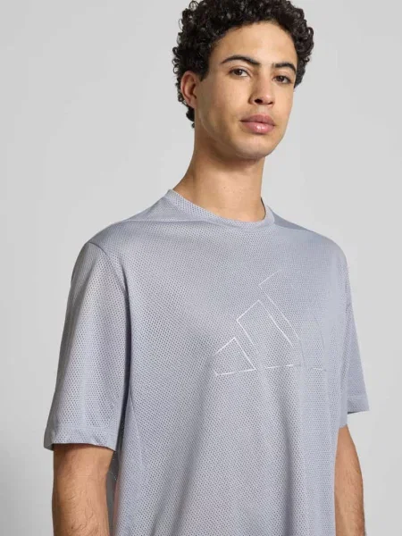 T-shirt z nadrukiem etykiety Adidas Training