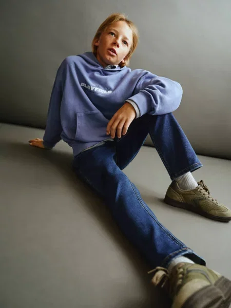 Jeansy comfy ze sznurkiem Dzieci 9 MANGO KIDS ciemnoniebieski