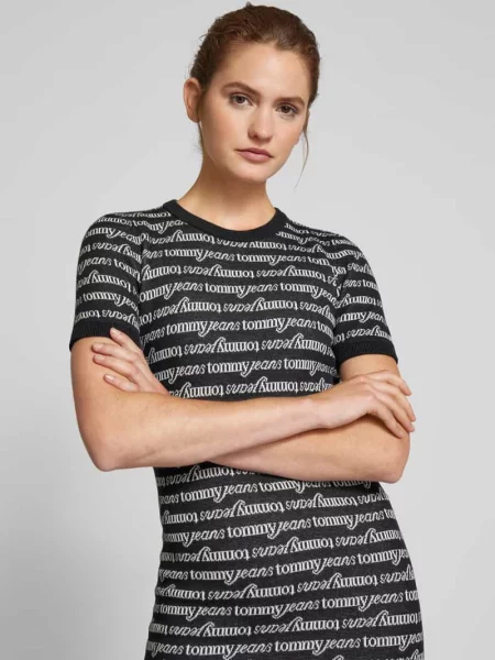 Sukienka T-shirtowa z okrągłym dekoltem model ‘SCRIPT’ czarna