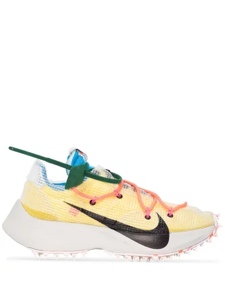 Sneakersy Nike w miejskim stylu białe