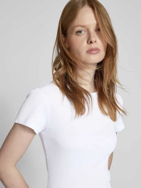 T-shirt o kroju slim fit z okrągłym dekoltem model ‘KOALE’ Drykorn biała