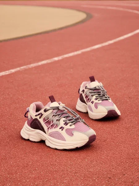 Reserved Pantofi sport cu accesorii speciale mov