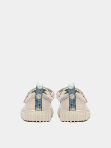 Детские туфли Clarks бежевые