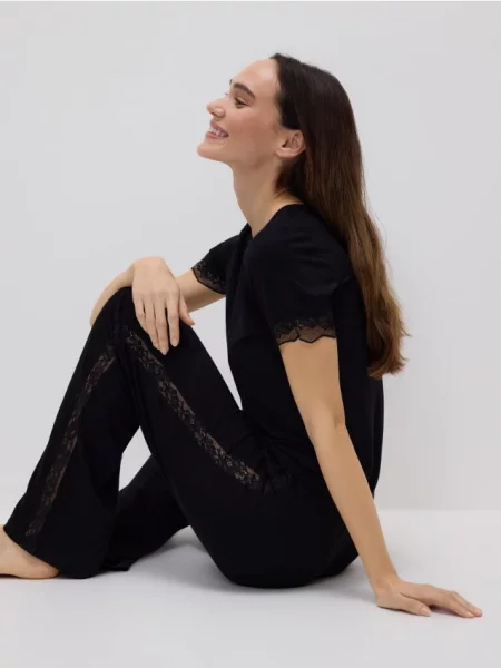 Reserved Pijama din două piese cu adaos de negru