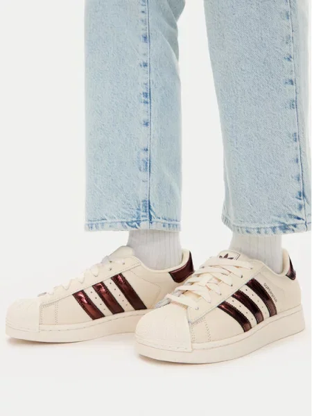ADIDAS ORIGINALS Niske tenisice Superstar II smeđa / vuneno bijela