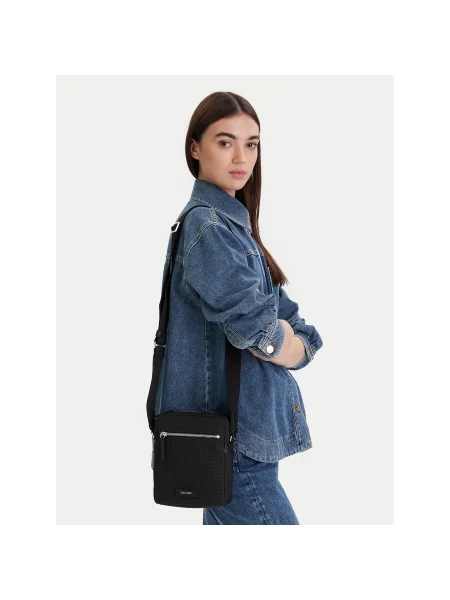 Calvin Klein Geantă crossover Embossed Woven Reporter negru