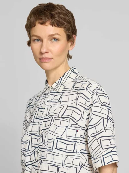 Bluzka lniana o kroju loose fit z brustaszą Tommy Hilfiger