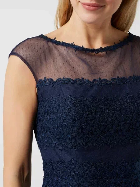 Sukienka koktajlowa z siateczki i szyfonu Luxuar Fashion granatowa