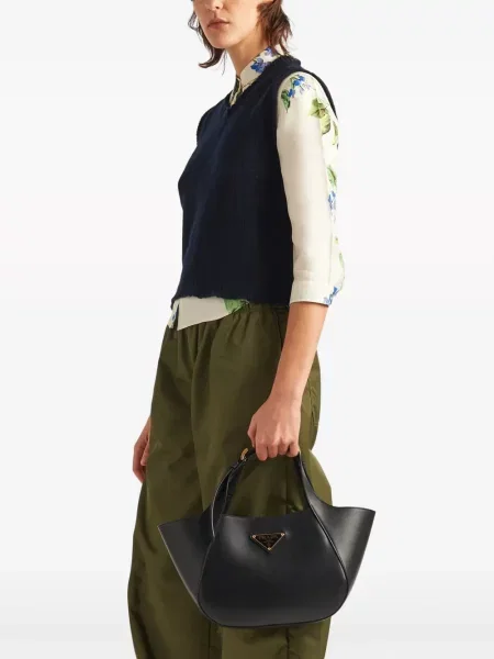 Iš natūralios odos odinė rankinė Prada juoda