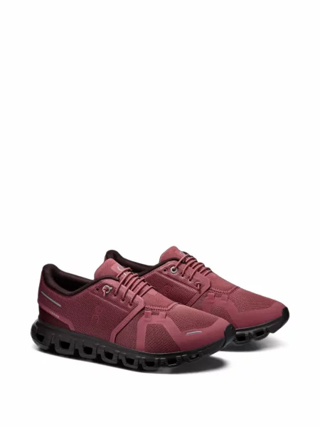 Sneakerși On roșu