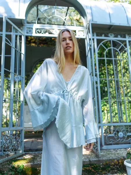 Блузка Emmelie Delage голубая