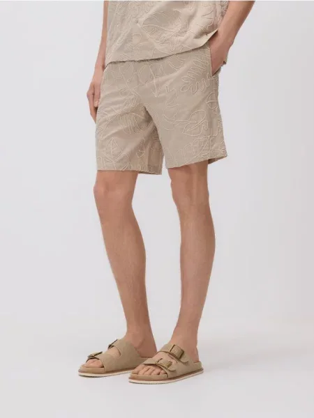 Reserved Pantaloni scurți regular nude
