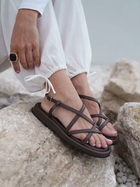 Шкіряні Сандалії Emmelie Delage Rina коричневий