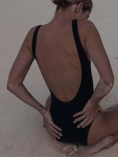 Muuv. strój kąpielowy jednoczęściowy V SWIMSUIT czarny