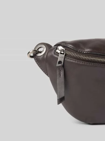 Saszetka nerka z wytłoczonym logo model Tavia' Liebeskind Berlin