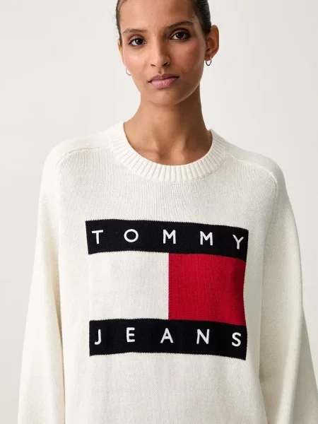 Tommy Jeans рокля тип пуловер с добавена вълна бежово