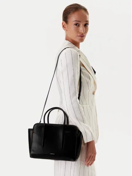 Calvin Klein Geantă Carryall Mini Leather Tote Bag negru