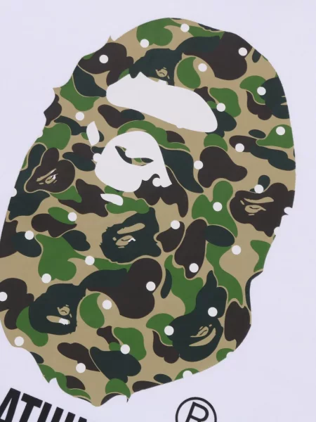 Tricou A Bathing Ape® cu imagine cu model camuflaj alb