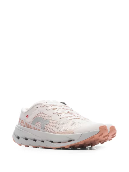 Sneakerși On