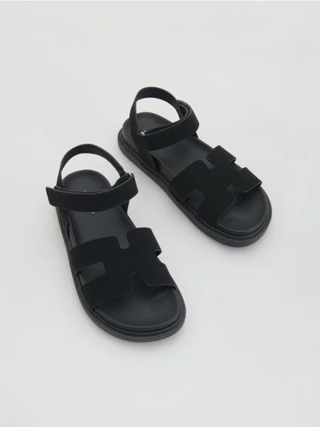 Кожаные босоножки Reserved черные