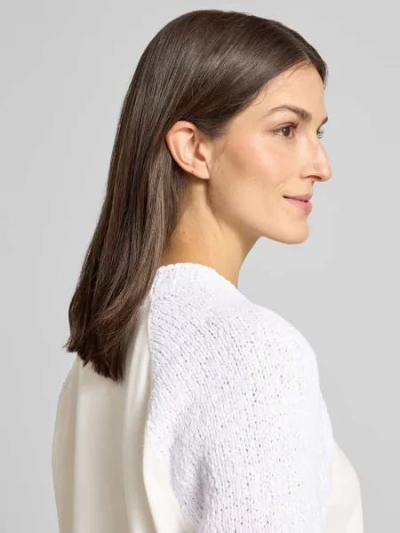 Sweter o kroju relaxed fit z obszyciem z dzianiny Marc Cain biały