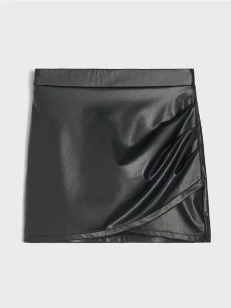 Кожаная юбка Sinsay черная