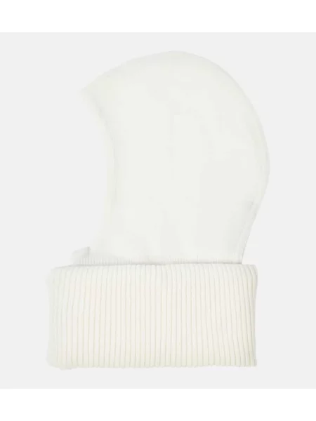 Volnena kapa Ruslan Baginskiy bela