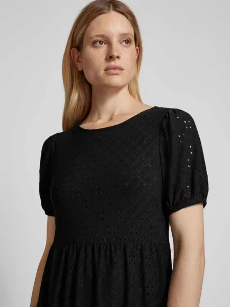 Sukienka mini z haftem angielskim Pieces czarna