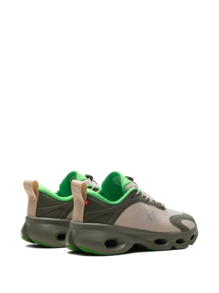Sneakerși On