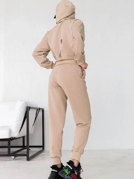 Женский спортивный костюм с капюшоном бежевий