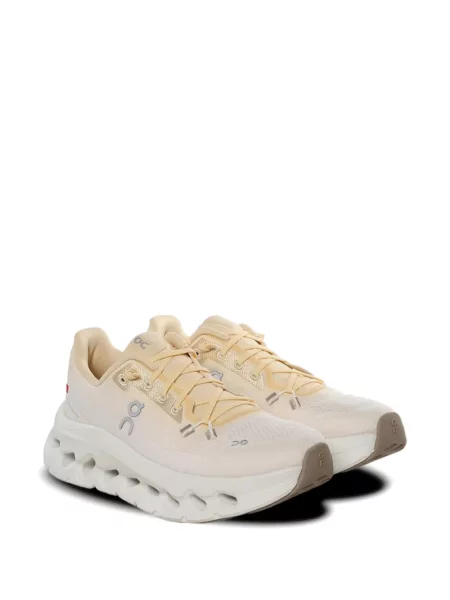 Sneakerși On