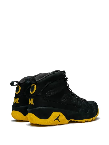 Sneakerși Jordan retro negru