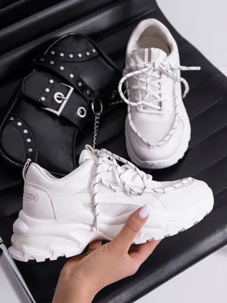 Adidași Albi pe Talpă Masivă cu Inserții din Plasă și Șireturi Decorative Ollavia alb