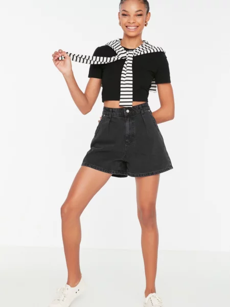 Pantaloni scurți din denim Trendyol negru