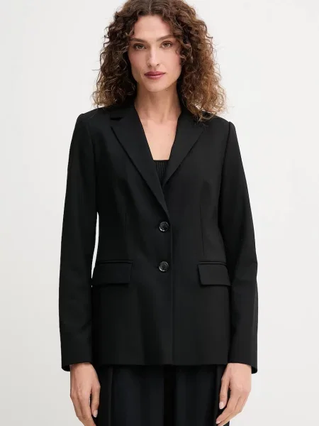 United Colors of Benetton sacou un singur rând de uni negru