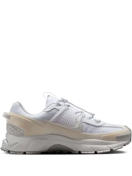 Sneakerși Nike Vomero alb