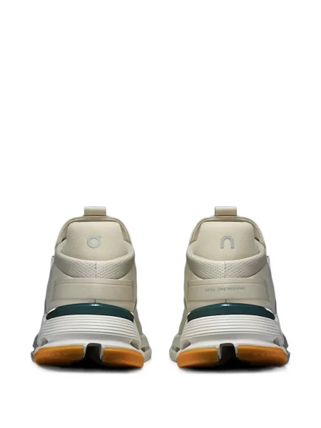 Sneakerși On