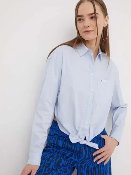 Риза Tommy Jeans дамска със стандартна кройка с класическа яка синьо