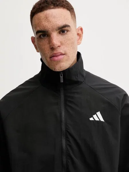 Демисезонная куртка Adidas черная