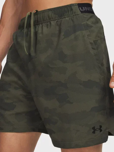 Камуфляжні шорти Under Armour оливкові